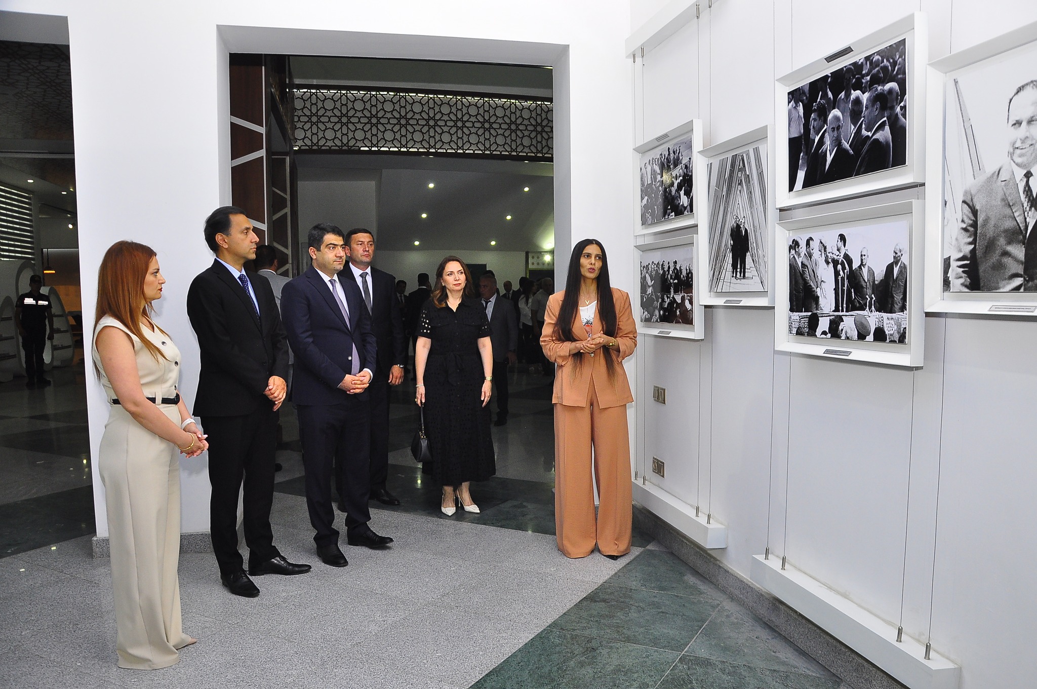 Ağstafada "Zəfərin Ruhu" adlı səyyar rəsm və foto sərgisinin açılışı oldu - FOTOLAR 6 f 6 1