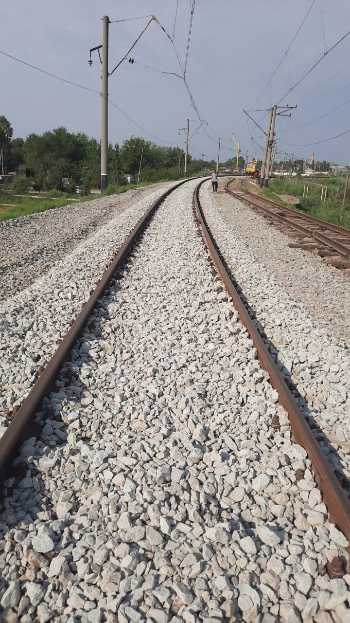 Yük avtomobilinə görə dayanan qatardan xəbər var - FOTO