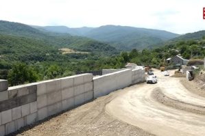 Azərbaycanla sərhəd divarı çatladı, Qalumyan əhalini sakitləşdirdi