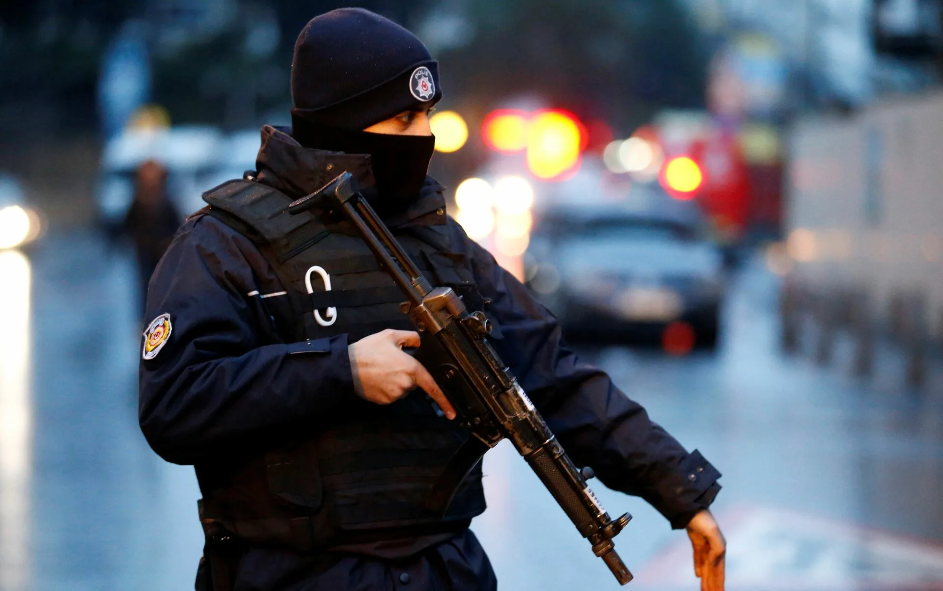 Polis içində FETÖ yuvası: 13 əməkdaşa cinayət işi açıldı