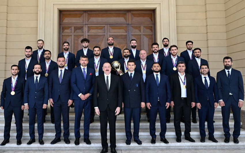 Prezident dünya çempionlarını qəbul etdi - VİDEO 1 Prezident dünya çempionlarını qəbul etdi - VİDEO