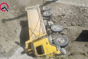 Kəlbəcərdə yük maşını aşdı: sürücü öldü