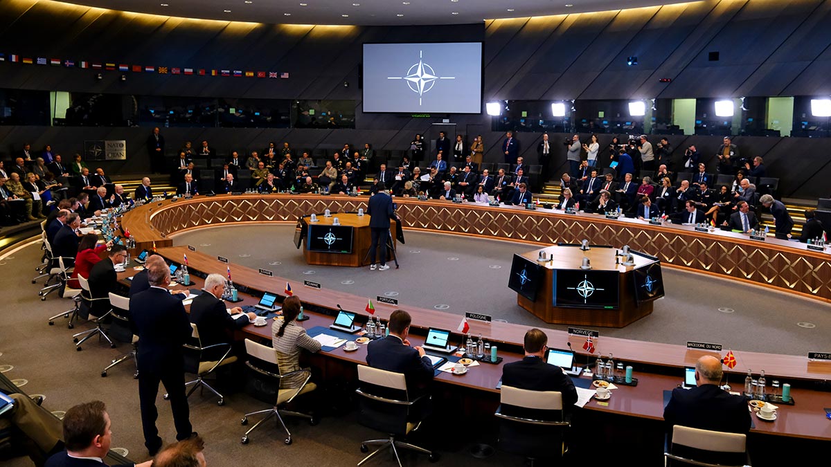 Yaxın Şərq müharibəsi NATO gündəmindən çıxarıldı 1 nato