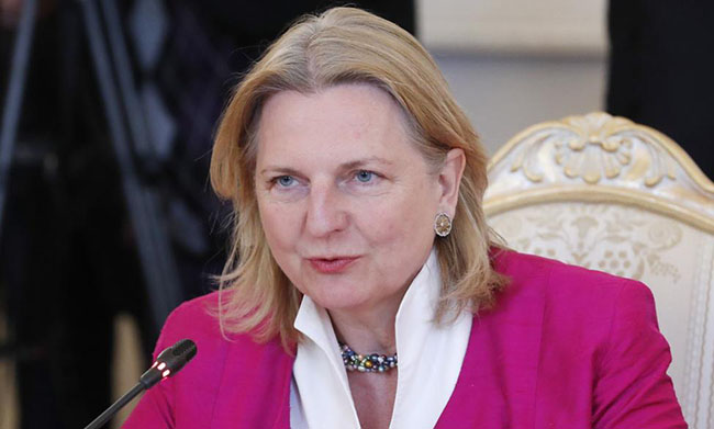 "Tramp axmaqlıq etdi" - Kneissl