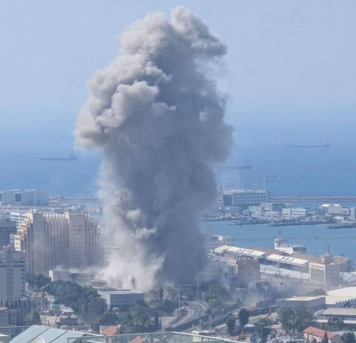 İran yeni hücumlara başladı: Knessetin binasına və nazirliyə zərbə endirildi