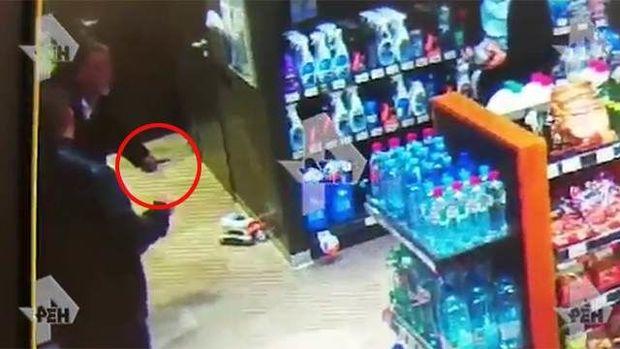 20 yaşlı Xəyalın qətlinin anbaan görüntüsü - VİDEO 1 rusiya bicaq1