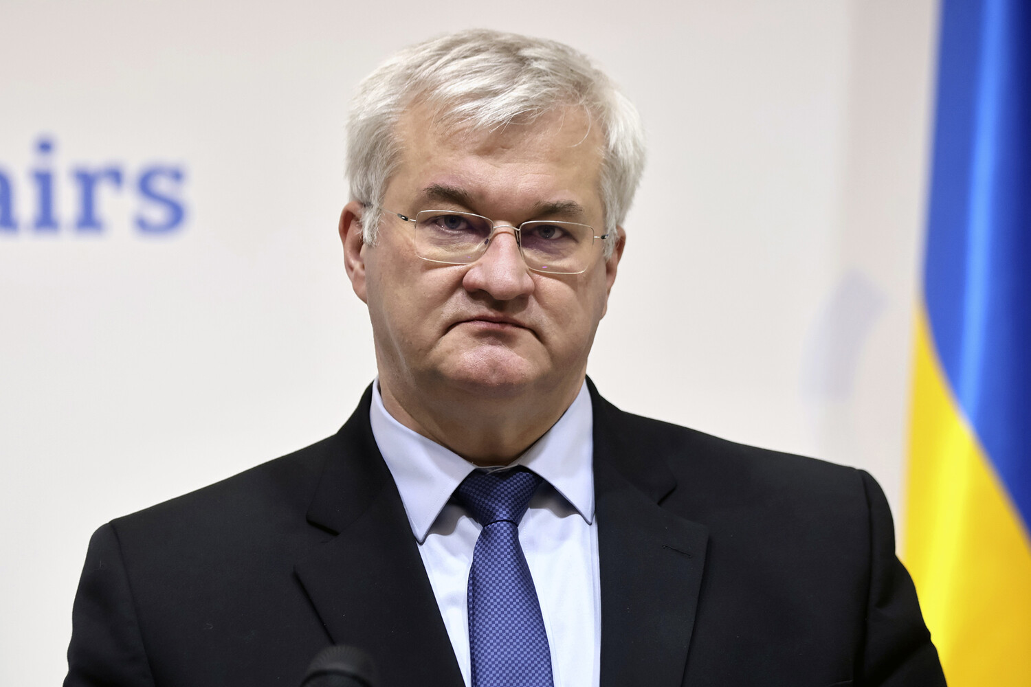 Rusiya ilə bağlı təklif naziri özündən çıxardı