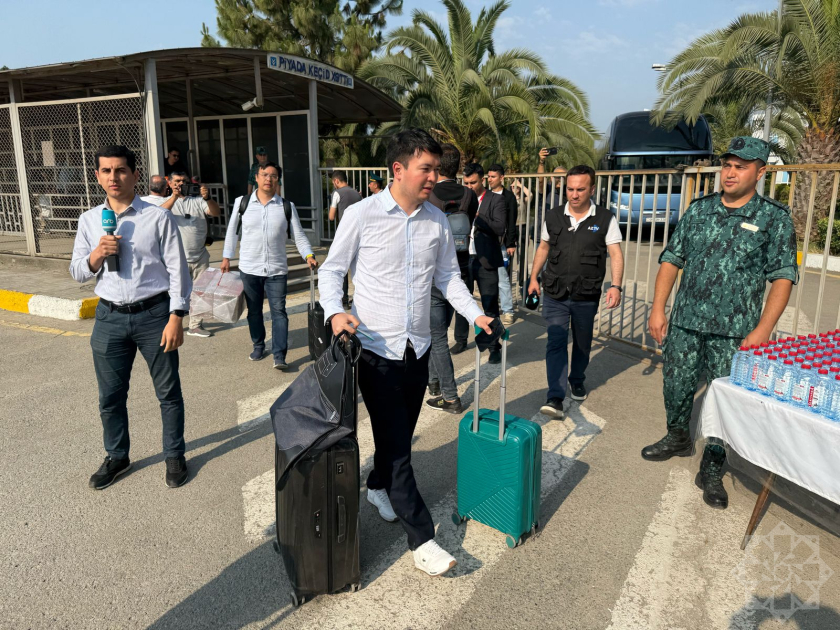 Azərbaycan Qazaxıstan vətəndaşlarını İrandan təxliyə etdi - FOTO