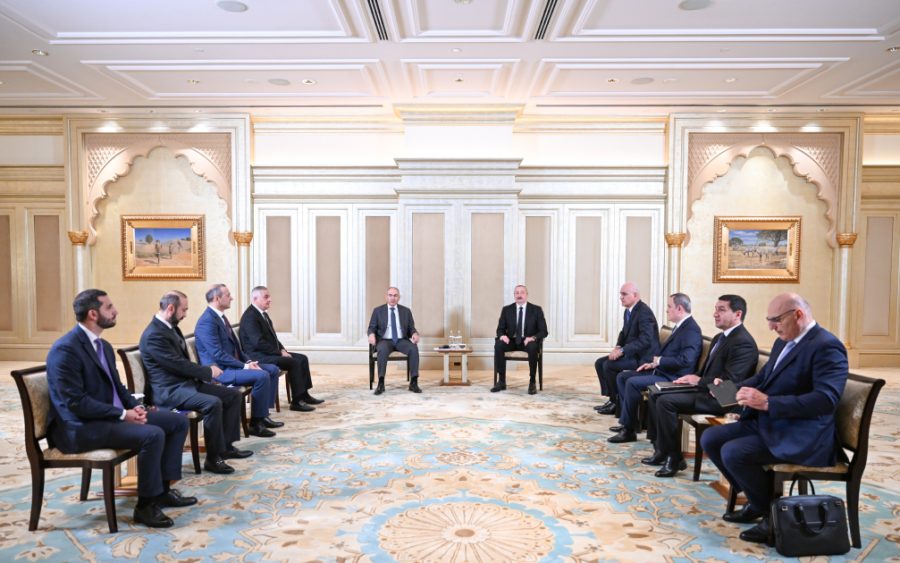 Görüş otağında Paşinyana 3 gizli mesaj: Əliyevin arxasındakı foto, masa və... - VİDEO 1 17521252365916261270 1200x630