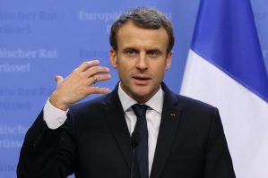 Makron hərbi xərclərini artırdı