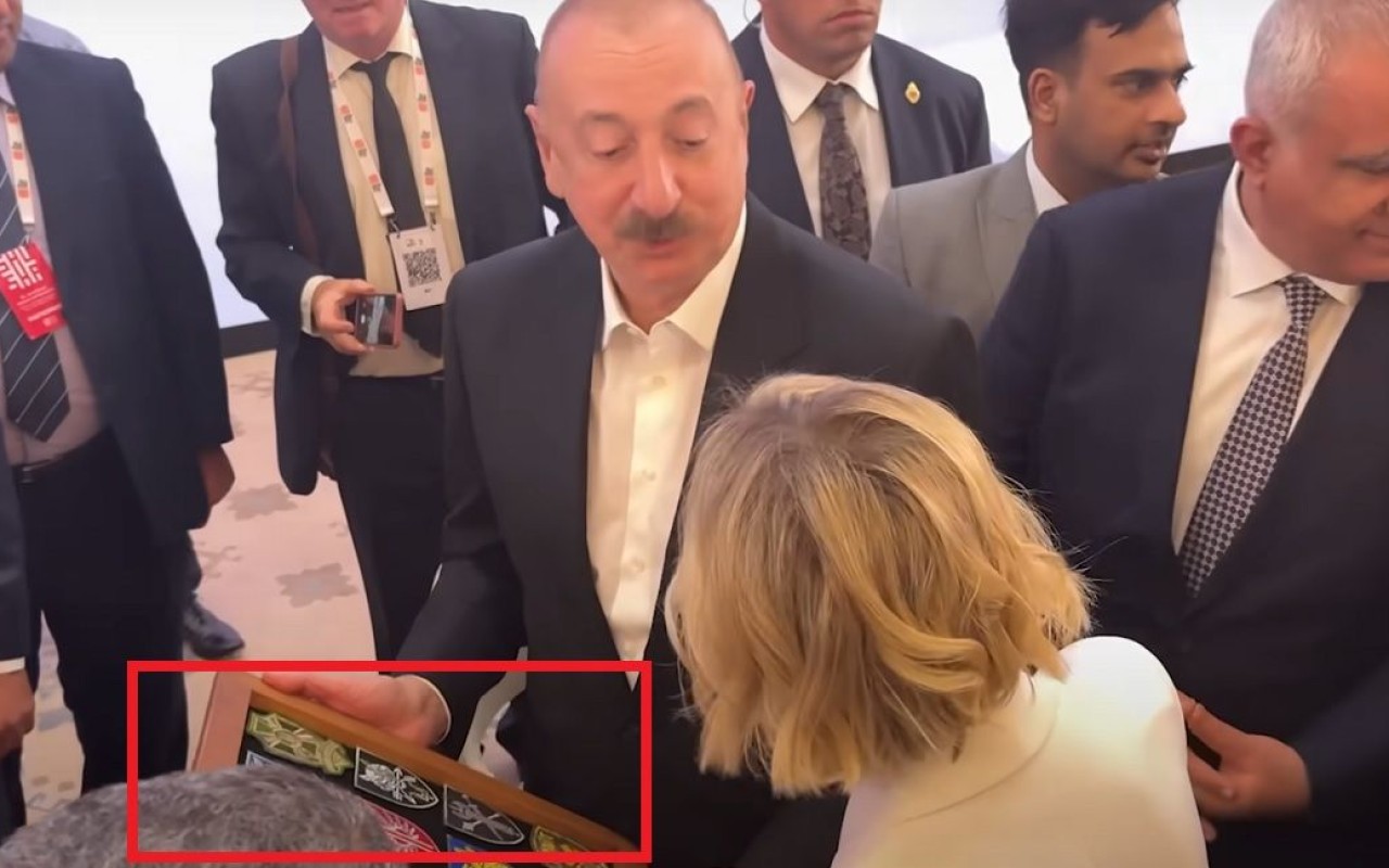 Ukraynalı jurnalist İlham Əliyevə hədiyyə verdi - VİDEO