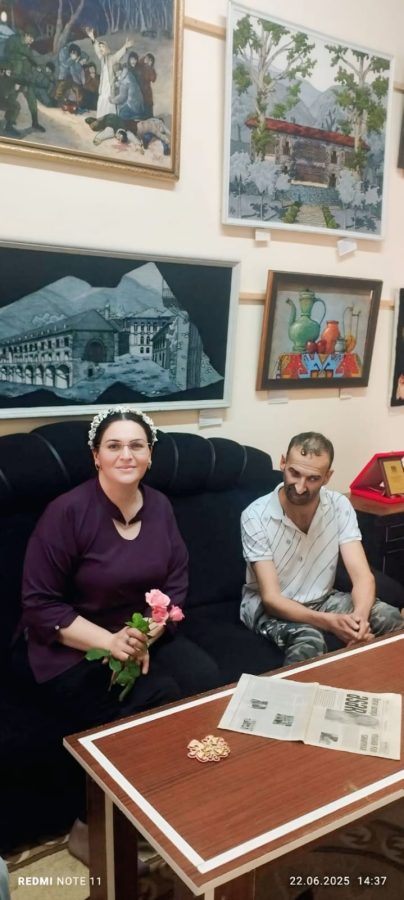 Rənglərin və ilmələrin diliylə danışan sənətkar - Kaşqari Fondunun yeni layihəsinin qəhrəmanı kimdir? 2 1753876491 whatsapp image 2025 07 30 at 10.57.33 1
