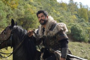 37 ildən sonra qayıdır: Burak Özçiviti əvəz edəcək - FOTO