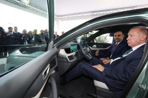 Ərdoğan "TOGG"un yeni modelini sürdü