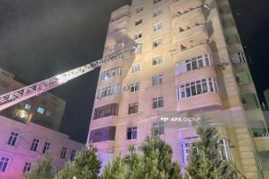 Sumqayıtda çoxmərtəbəli binadakı yanğın söndürüldü: 17 nəfər...