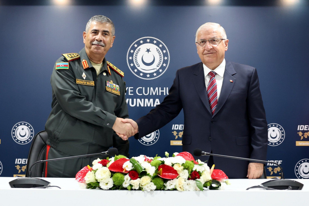 Azərbaycan və Türkiyə müdafiə nazirləri memorandum imzaladı