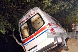 Təcili tibbi yardım maşını qəzaya uğradı: xəsarət alanlar var - FOTO