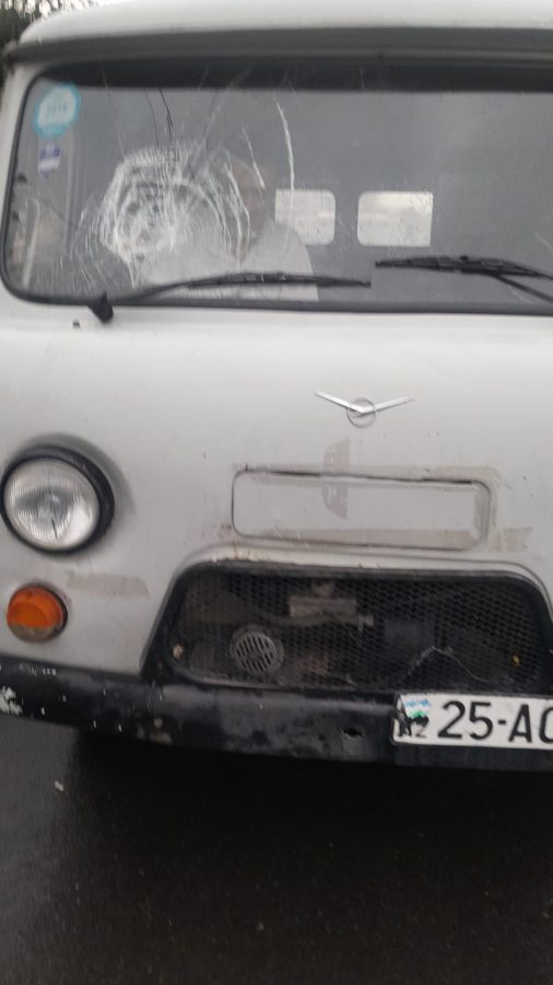 Göygöldə xəstə yaxınları təcili yardım maşınına hücum etdi