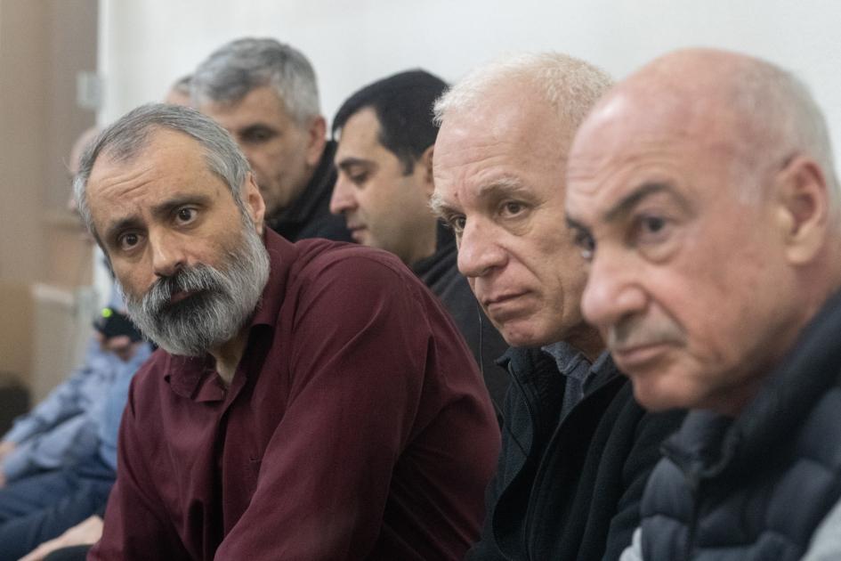 Məni səhərədək ayaqyalın qarın üstündə saxladılar... - Məhkəmə 1 caniler
