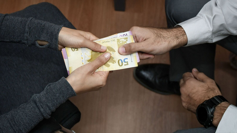 Generalın adı ilə 2500 manatlıq dələduzluq edildi 1 deleduzluq