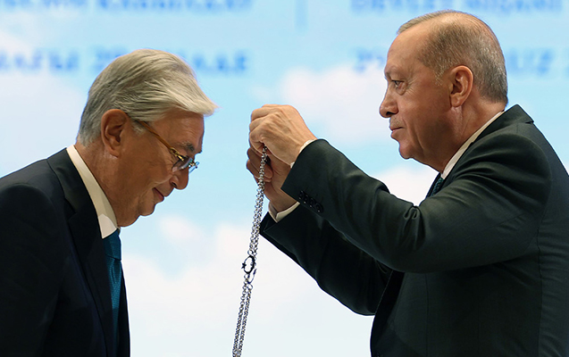 Ərdoğan Tokayevə Türkiyənin ən yüksək ordenini təqdim etdi - FOTO