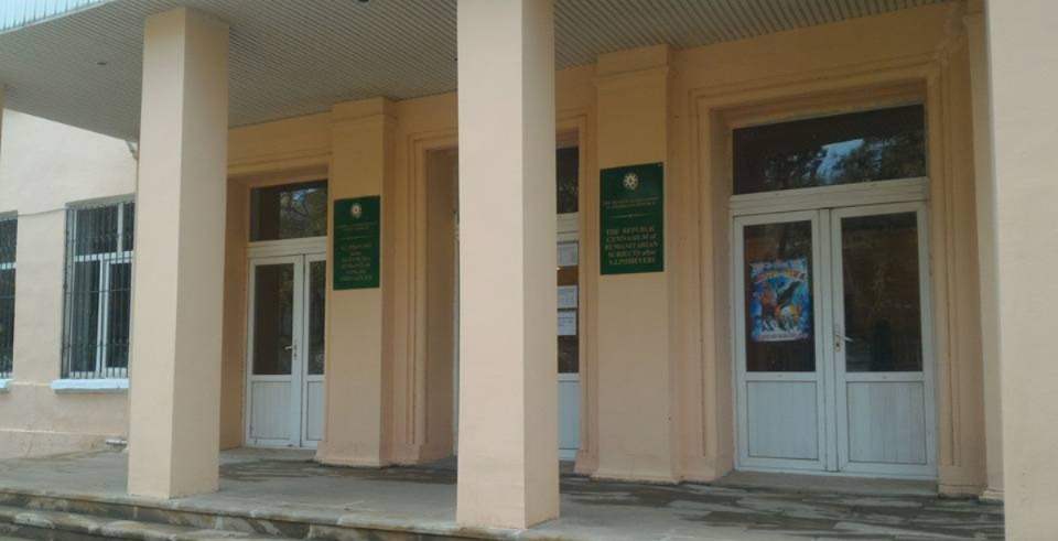 Məşhur müğənninin qızını fars məktəbində oxutması qalmaqal yaratdı - Sabiq nazirimiz də oranı bitirib... 1 fars mektebi