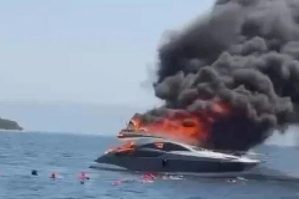 İstanbulda içərisində 12 nəfərin olduğu kater yanır - VİDEO