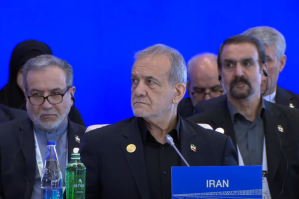 Pezeşkian İlham Əliyevi belə dinlədi - VİDEO