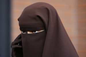 Türk ölkəsində niqab qadağan edildi