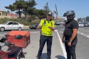 Polis bu sürücüləri maarifləndirir - VİDEO