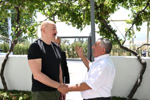 Prezident Xocalıda bu ailənin qonağı oldu - FOTOLAR