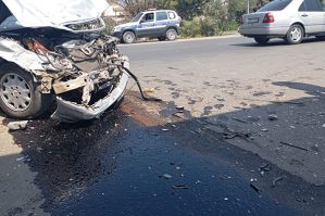 Maşının təkəri partladı: Ölən və yaralananlar var - VİDEO