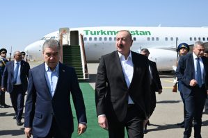 Berdiməhəmmədov Füzuliyə gəldi, İlham Əliyev qarşıladı - FOTOLAR