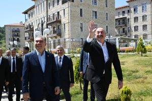 Liderlər Şuşada inşa edilmiş birinci yaşayış kompleksində - FOTOLAR