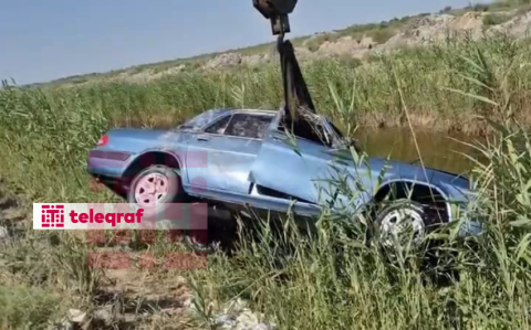 Salyanda avtomobil kanala aşdı: Ölənlər var 1 Salyanda avtomobil kanala aşdı: Ölənlər var