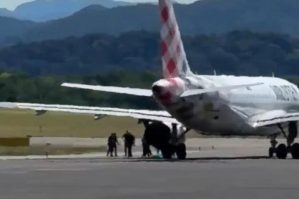 35 yaşlı kişi təyyarənin mühərrikinə düşərək can verdi