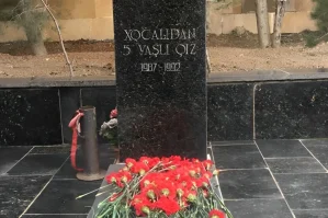 Xocalıda qətlə yetirilən beş yaşlı qızın məzarı açıldı - VİDEO