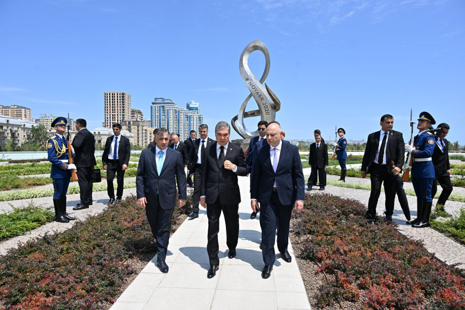 Berdiməhəmmədov Zəfər parkını ziyarət etdi - FOTOLAR 5 z 5