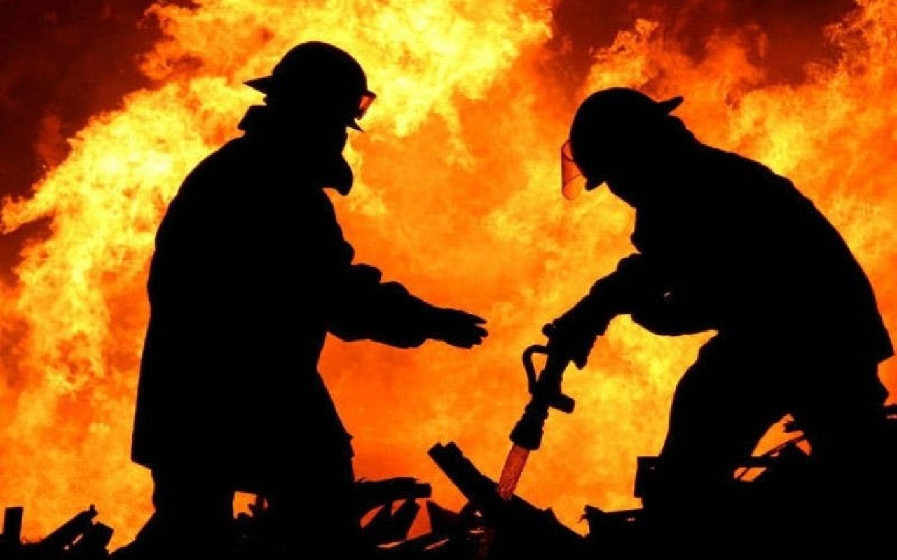 Bərdədə mağazanın anbarı yandı