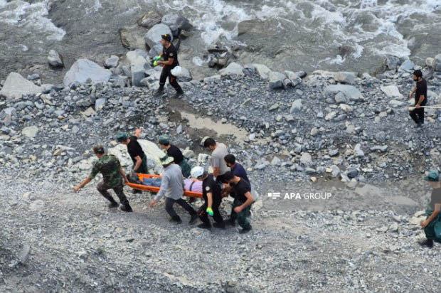 Qəbələdə çoban qayadan yıxıldı - FOTO
