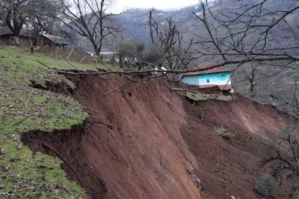 Lerikdə torpaq sürüşməsi oldu - FOTO
