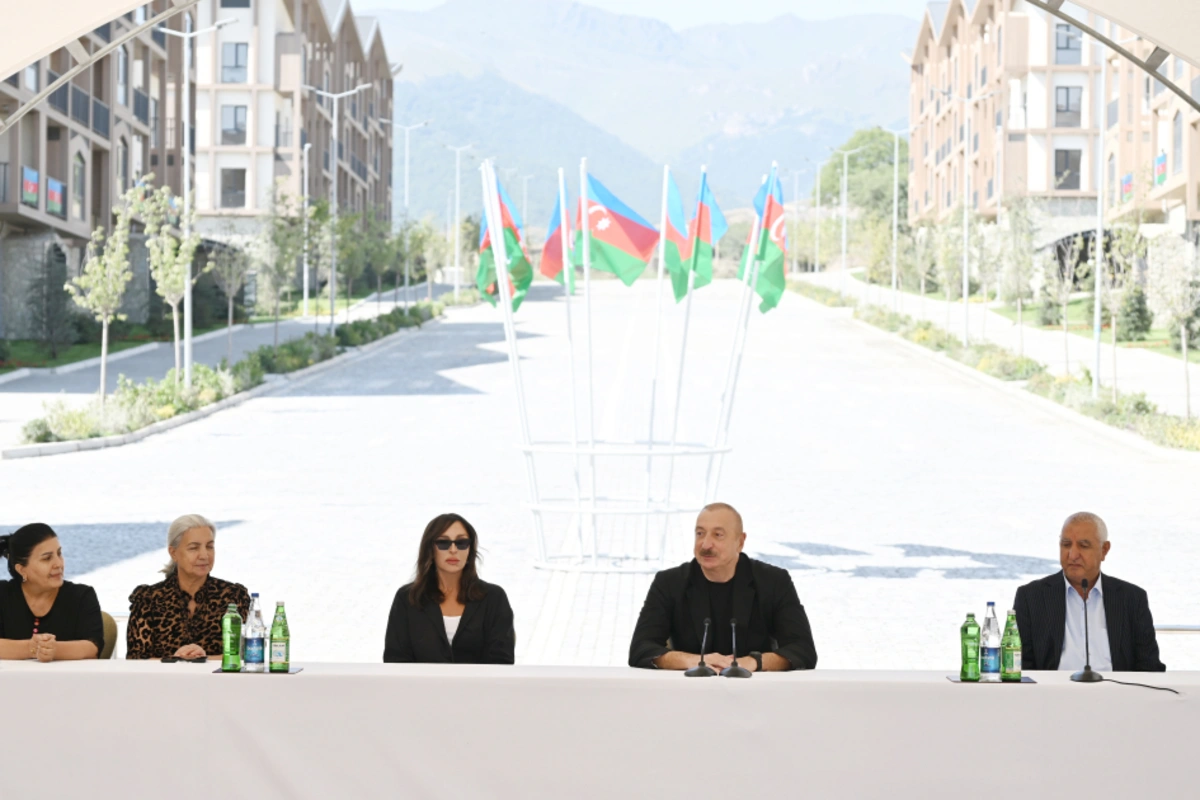 Prezident Kəlbəcər sakinlərinə mənzillərin açarlarını təqdim etdi - FOTOLAR  - Globalinfo.az