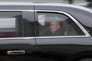 Tramp Putinə əl çaldı, limuzinlə apardı – Alyaskada nələr baş verdi?