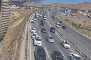 Sürücülərin yanğına baxması hərəkəti iflic etdi - FOTO