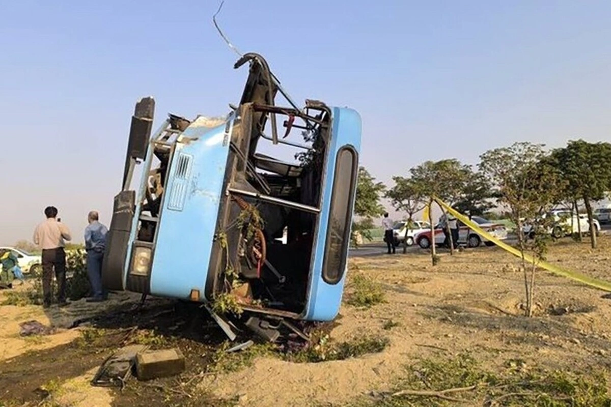 Zəvvarları daşıyan avtobus qəzaya uğradı: Ölənlər və yaralananlar var 1 Zəvvarları daşıyan avtobus qəzaya uğradı: Ölənlər və yaralananlar var