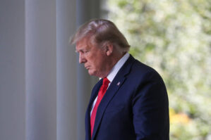 Tramp amerikalılara diktator olmadığını belə sübut etdi