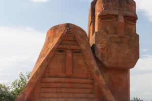 Xankəndidəki abidə ilə bağlı deputatdan çağırış - "Sökülməlidir!"