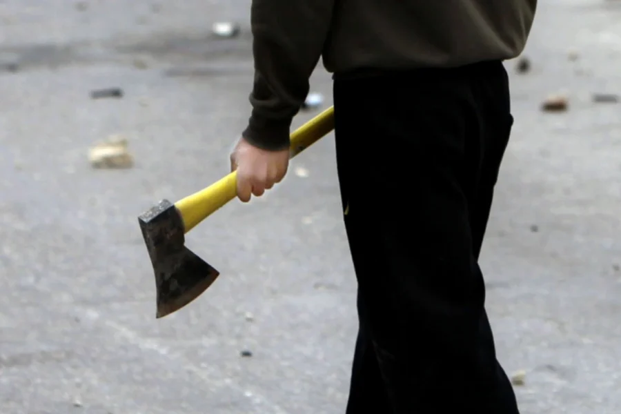 Bakıda dəhşət: arvadını balta ilə öldürdü, özünü asdı