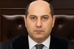 Hakim evində kirayə qaldığı qadının işindən imtina etdi