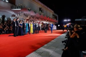 Dünya bu görüntüdən danışır: O bayrağı kim yerləşdirib? - FOTO